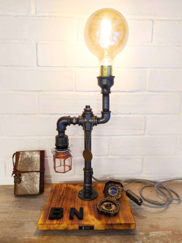 Lampada artigianale  Barbanera Lamp personalizzata con base in legno